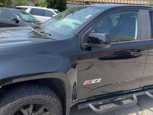 Used 2017 Chevrolet Colorado Z71 w/ Z71 Midnight Edition AWD/4WD image 2