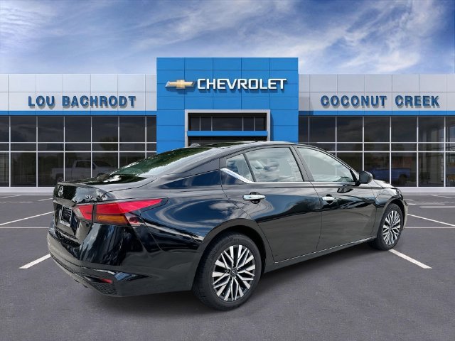 Used 2024 Nissan Altima 2.5 SV FWD image 8