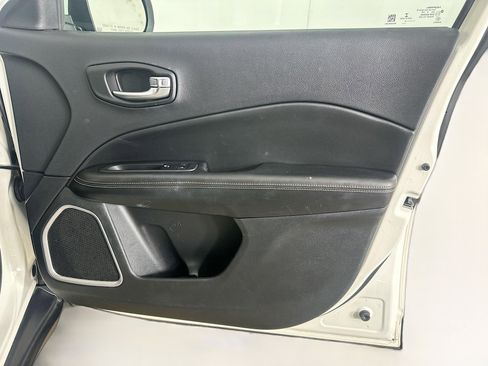 Used 2019 Jeep Compass Latitude w/ Popular Equipment Group AWD/4WD image 30