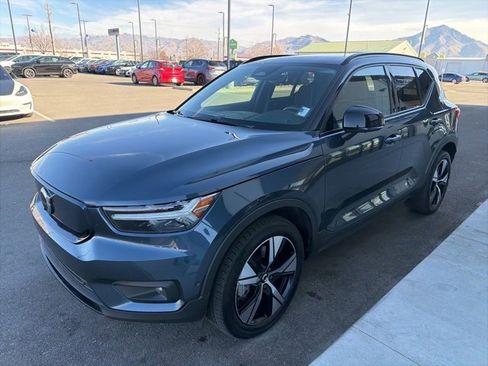 Used 2022 Volvo XC40 P8 Recharge Plus image 3