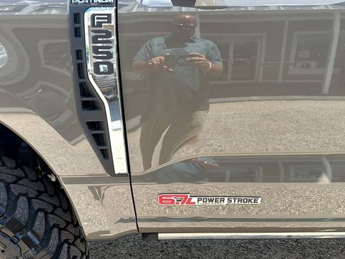 New 2026 Ford F250 Platinum w/ Platinum Plus Package AWD/4WD image 6
