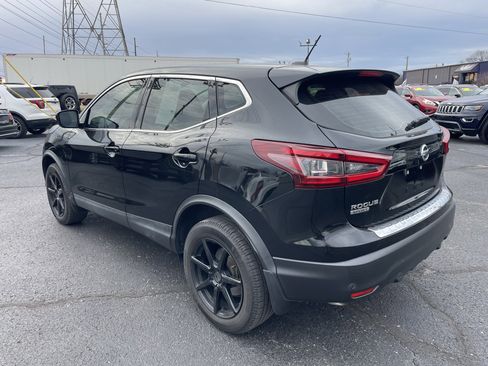 Used 2020 Nissan Rogue Sport S image 3