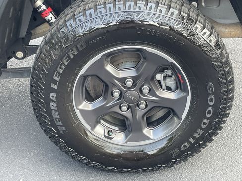 Used 2020 Jeep Gladiator Rubicon AWD/4WD image 36