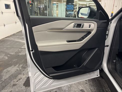 New 2026 Ford Explorer Active w/ Active Comfort Package image 17