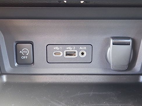 New 2025 Nissan Sentra SR image 9