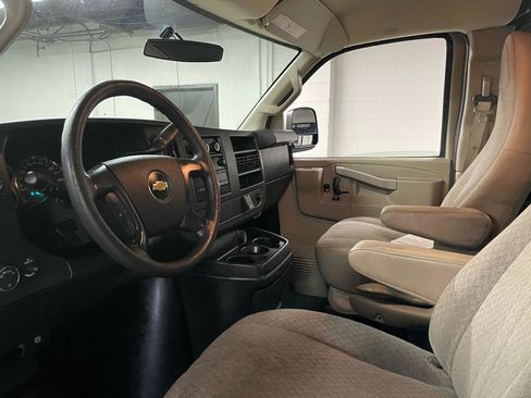 Used 2016 Chevrolet Express 2500 RWD image 9