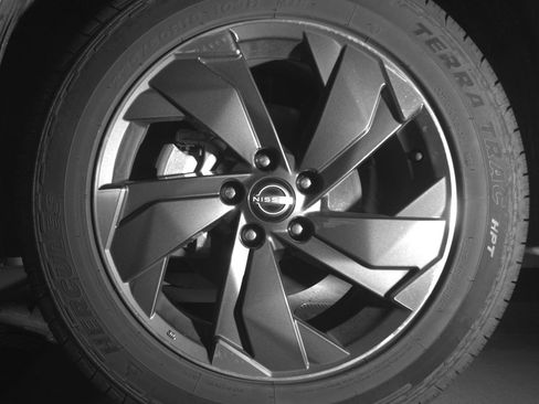 Used 2025 Nissan Rogue SV FWD image 12