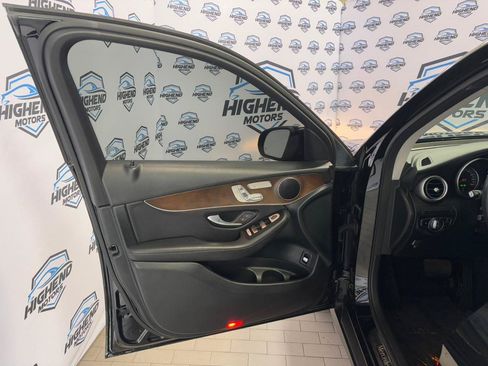 Used 2019 Mercedes-Benz GLC 300 4MATIC image 11