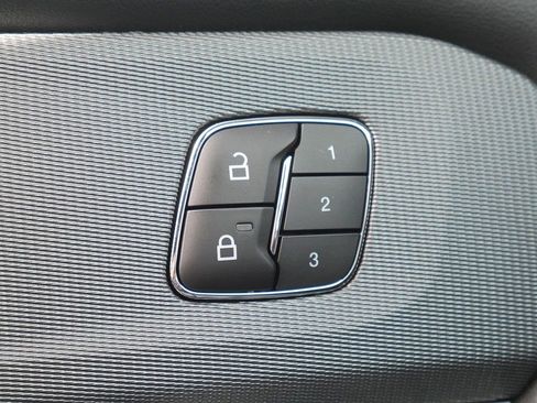 Used 2025 Ford Explorer ST image 28