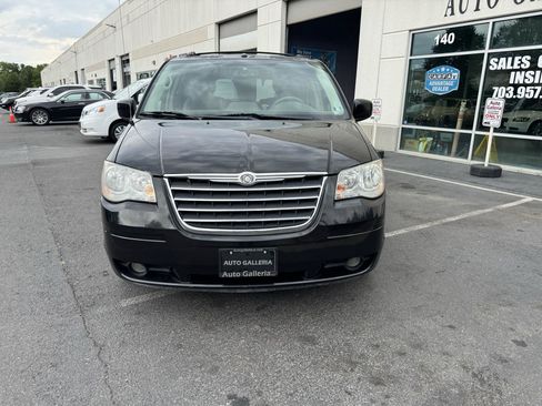 Used 2008 Chrysler Town & Country Touring FWD image 7