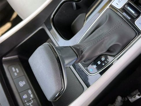 Certified 2025 Hyundai Tucson SE image 19