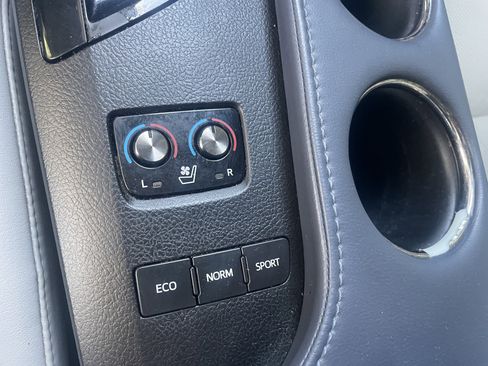 Used 2013 Toyota Avalon Limited w/ Technology Pkg image 11