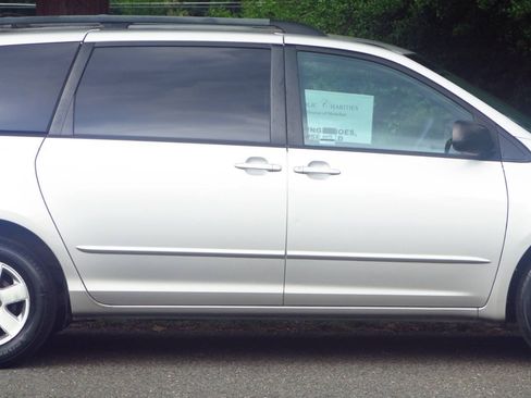 Used 2004 Toyota Sienna LE FWD image 18