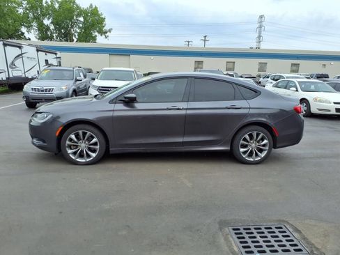 Used 2015 Chrysler 200 S w/ Comfort Group AWD/4WD image 2