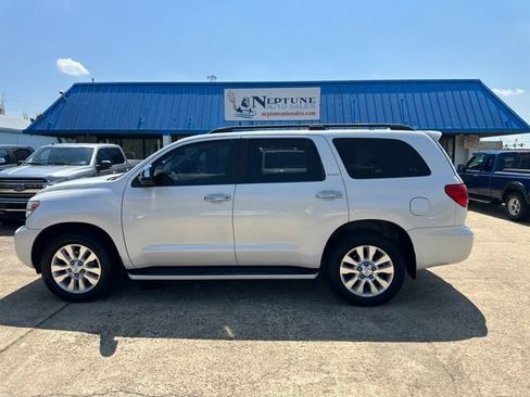 Used 2017 Toyota Sequoia Platinum RWD image 8