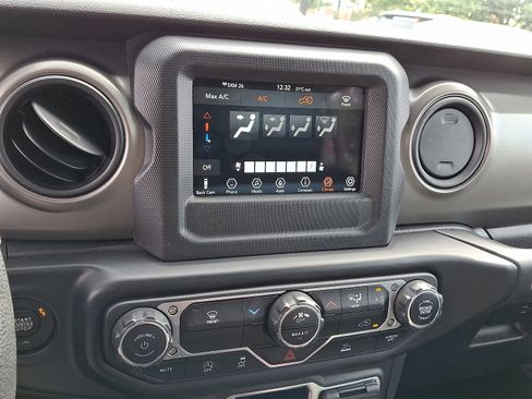 Used 2022 Jeep Wrangler Unlimited Sport image 15