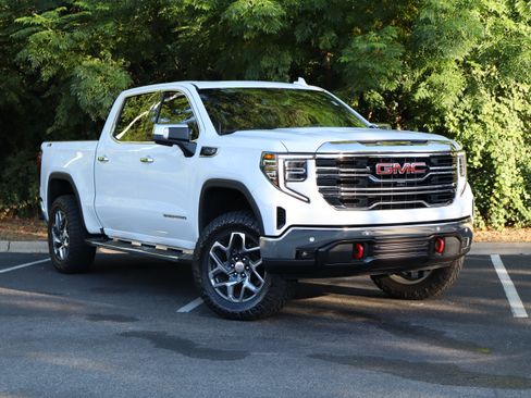 Used 2025 GMC Sierra 1500 SLT w/ SLT Premium Plus Package AWD/4WD image 2