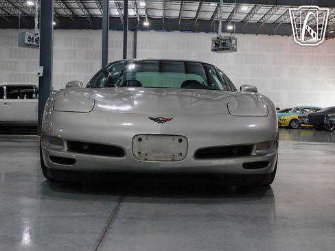Used 1999 Chevrolet Corvette Coupe w/ Memory Pkg RWD image 29