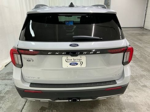 New 2026 Ford Explorer Active w/ Active Comfort Package AWD/4WD image 4