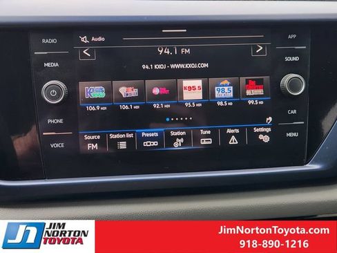 Used 2023 Volkswagen Taos SE w/ Panoramic Sunroof Package AWD/4WD image 18