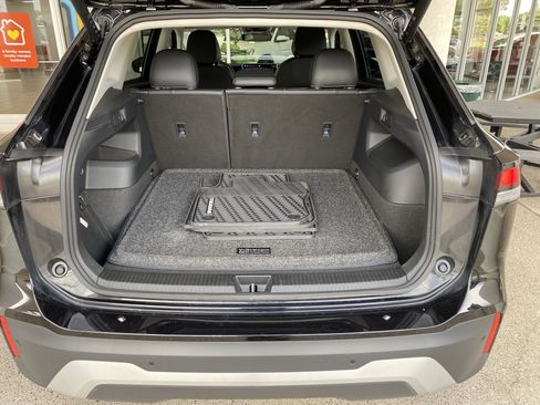 Used 2025 Volkswagen Tiguan SE w/ Panoramic Sunroof Package image 17