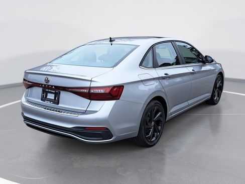 New 2026 Volkswagen Jetta SE image 3