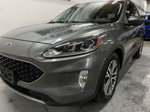 Used 2022 Ford Escape SEL w/ Technology Package FWD image 2