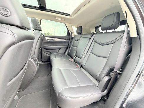 Used 2018 Cadillac XT5 Luxury w/ Driver Awareness Package FWD image 9
