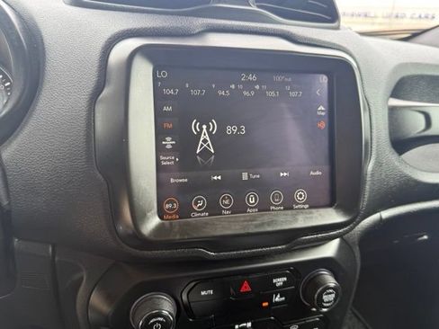 Used 2023 Jeep Renegade Latitude AWD/4WD image 31