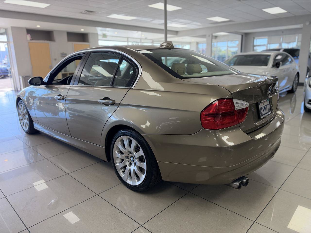 Used 2006 BMW 330i Sedan RWD image 2