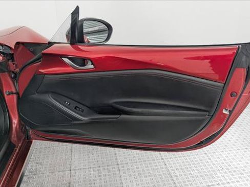 Used 2016 MAZDA MX-5 Miata Club RWD image 17