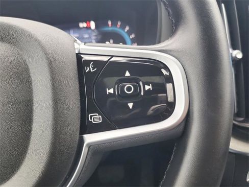 Used 2025 Volvo XC60 B5 Plus image 20