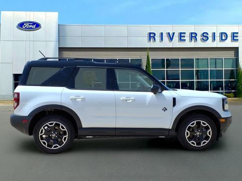 Used 2025 Ford Bronco Sport Outer Banks w/ Outer Banks Tech Package+ AWD/4WD image 8