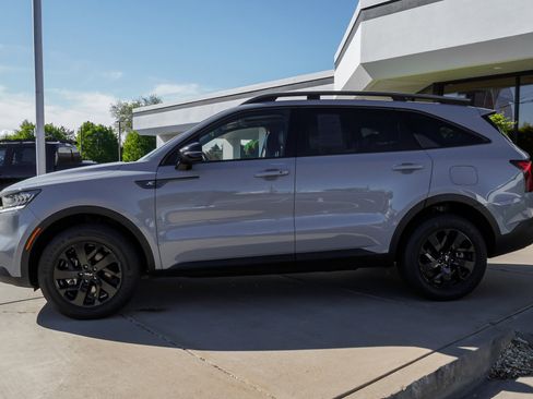 Used 2023 Kia Sorento S w/ Panoramic Sunroof Package AWD/4WD image 5