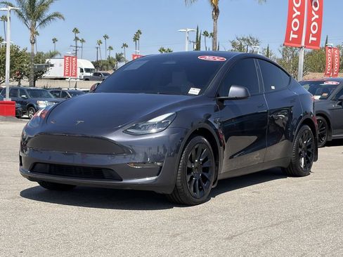 Used 2024 Tesla Model Y Long Range AWD/4WD image 40