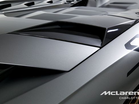 Used 2020 Lamborghini Aventador SVJ AWD/4WD image 33