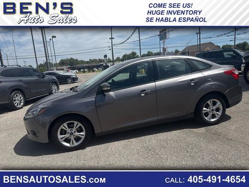 Used 2014 Ford Focus SE FWD image 1