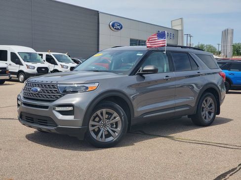 Used 2021 Ford Explorer XLT w/ Equipment Group 202A AWD/4WD image 30