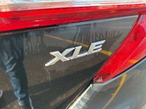 Used 2014 Toyota Camry XLE image 7