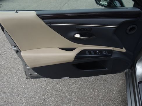 Used 2020 Lexus ES 350 w/ Accessory Package FWD image 13