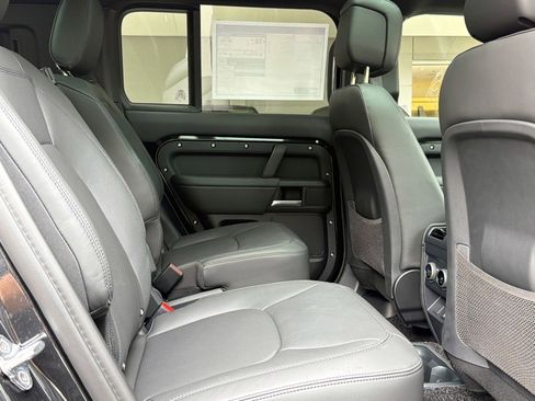 New 2026 Land Rover Defender 130 X-Dynamic SE image 30