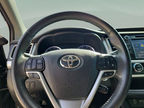 Used 2019 Toyota Highlander SE AWD/4WD image 12