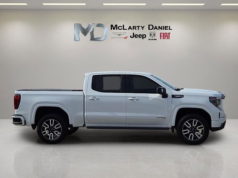 Used 2022 GMC Sierra 1500 AT4 w/ AT4 Preferred Package AWD/4WD image 6