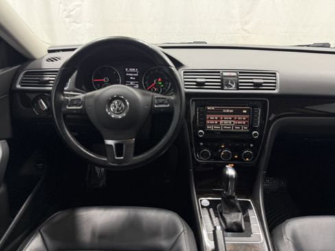 Used 2014 Volkswagen Passat TDI SEL Premium image 17