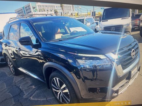 Used 2024 Nissan Pathfinder Platinum w/ Cargo Package image 2