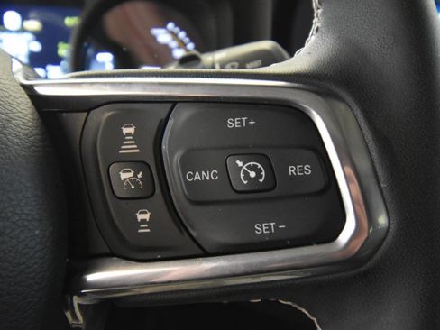 Used 2025 Jeep Wrangler Unlimited Sahara image 26