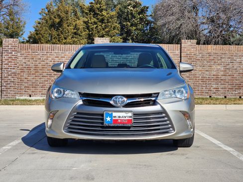 Used 2015 Toyota Camry LE image 2