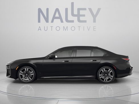 Used 2023 BMW i7 xDrive60 w/ Executive Package 2 AWD/4WD image 3
