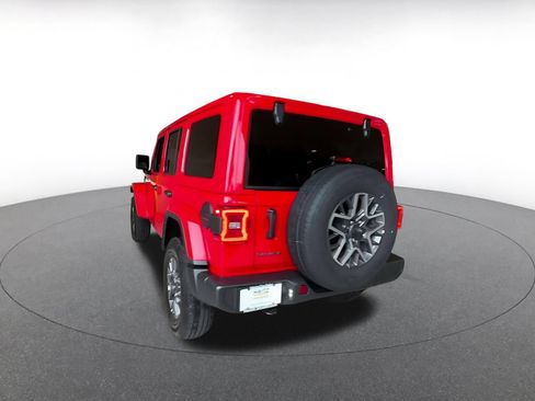Used 2025 Jeep Wrangler Unlimited Sahara AWD/4WD image 10