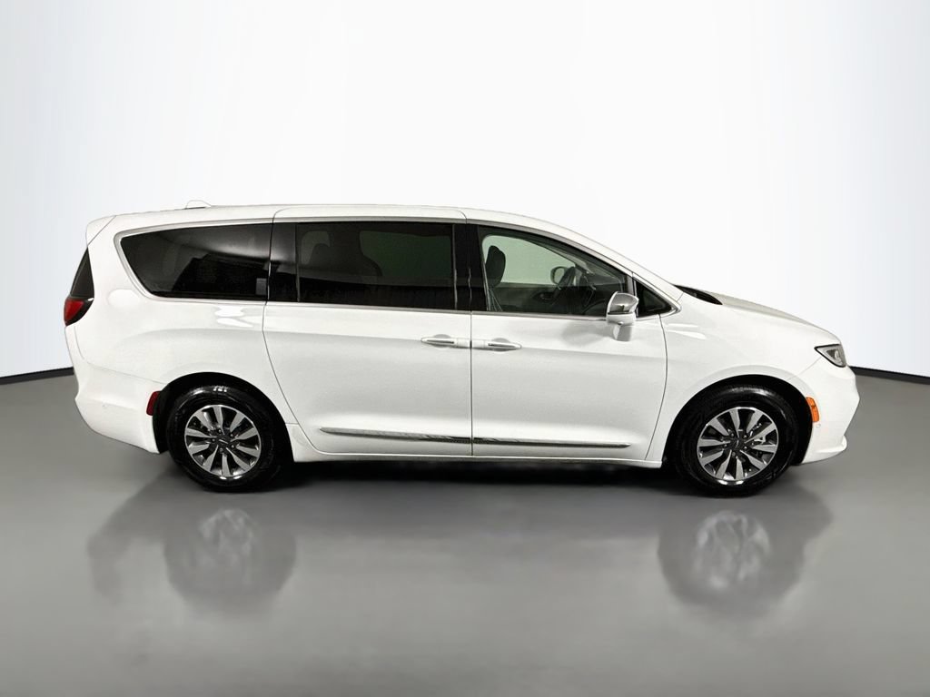 Used 2022 Chrysler Pacifica Limited FWD image 8